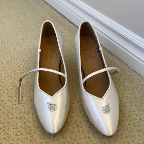 Satin white Bridal or Ballroom Dance shoes - Picture 2 of 10